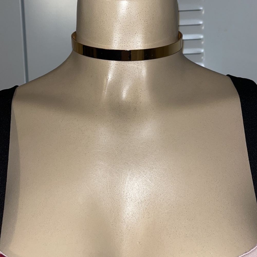 GORGEOUS Gold Solid Choker Necklace - Picture 2 of 4